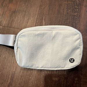 White Opal - Everywhere belt bag- lululemon